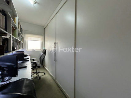 Image 32 - 1033351