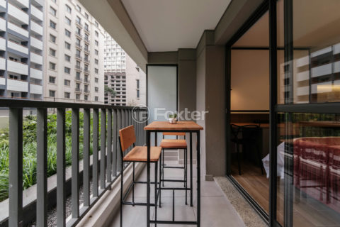 Image 8 - 1033358