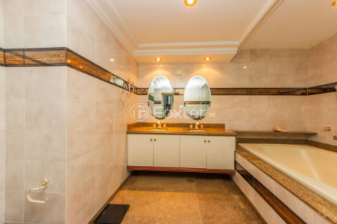 Image 38 - 1033361
