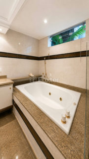 Image 37 - 1033361