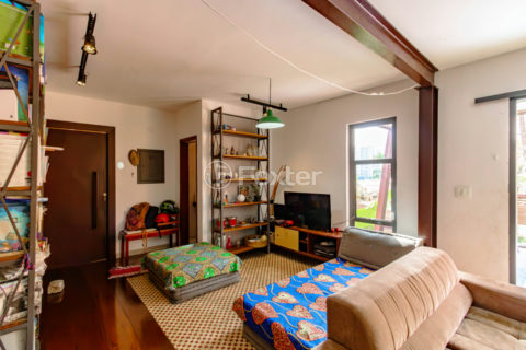 Image 38 - 1033389