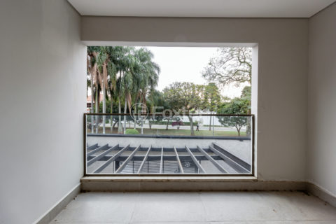Image 30 - 1033420