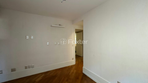 Image 32 - 1033476