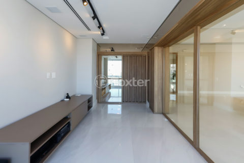 Image 11 - 1033541