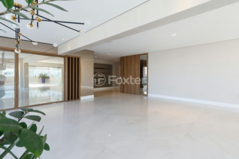 Image 4 - 1033541