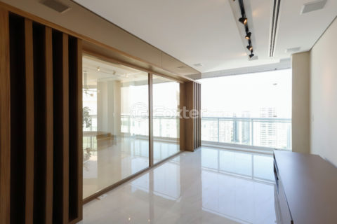 Image 10 - 1033541