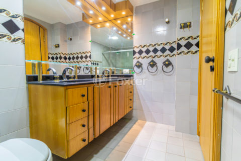 Image 40 - 1033546