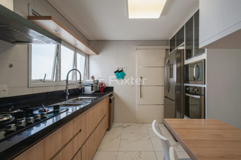Image 33 - 1033562