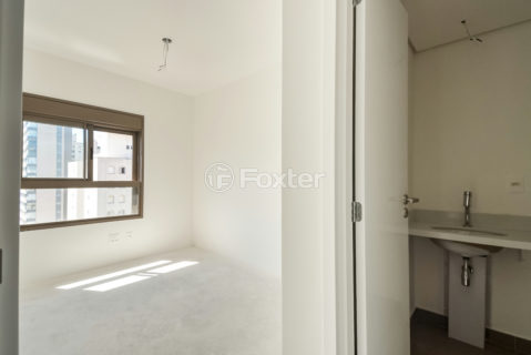 Image 30 - 1033591