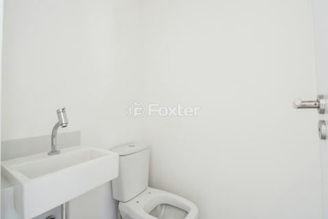 Image 17 - 1033591