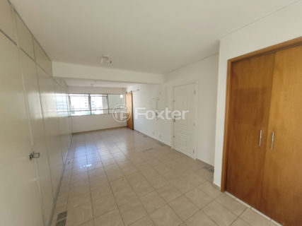Image 33 - 1033650