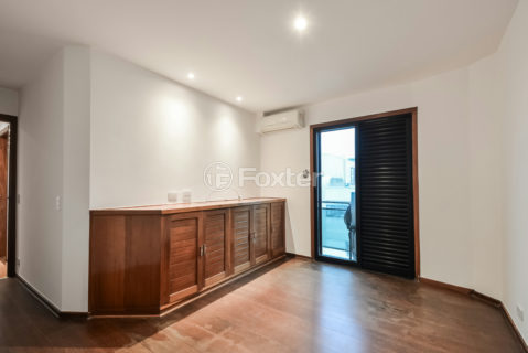 Image 30 - 1033663