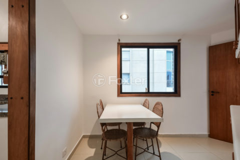 Image 42 - 1033663