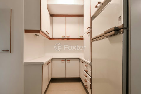 Image 44 - 1033663