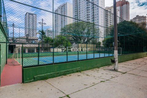 Image 18 - 1033687