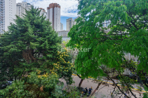 Image 21 - 1033687