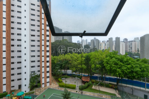 Image 14 - 1033690