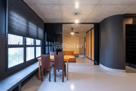 Image 4 - 1033690