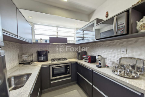 Image 8 - 1033691