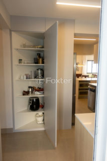 Image 17 - 1033705