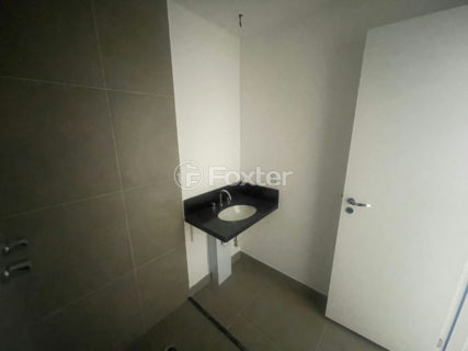 Image 4 - 1033712