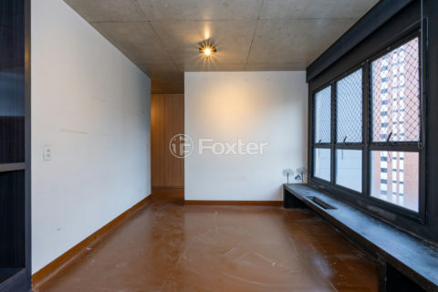 Image 10 - 1033718