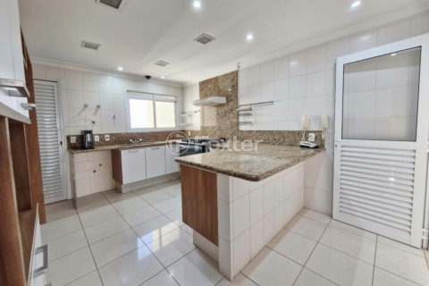 Image 32 - 1033731