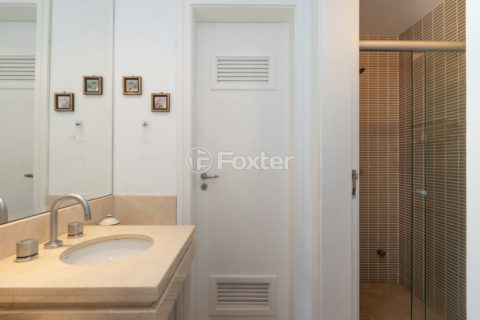 Image 47 - 1033733