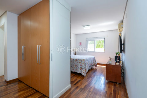Image 35 - 1033733