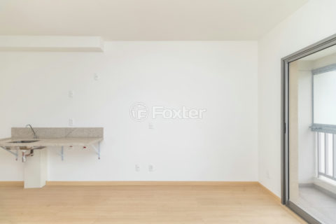 Image 4 - 1033736