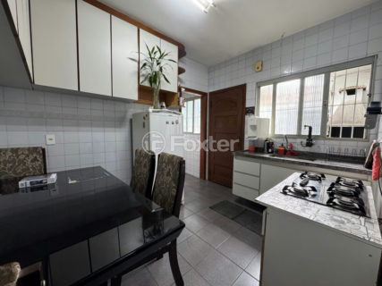 Image 29 - 1033744