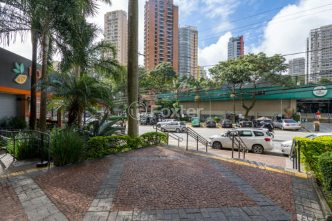 Image 24 - 1033748