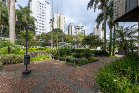 Image 25 - 1033748