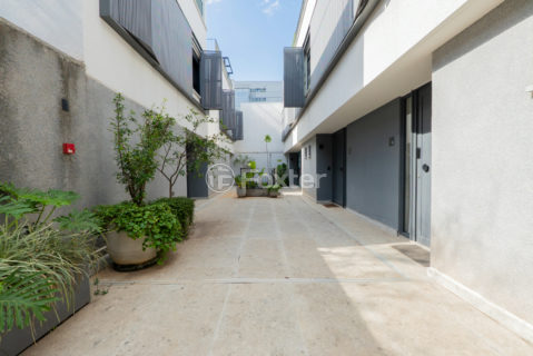 Image 44 - 1033781