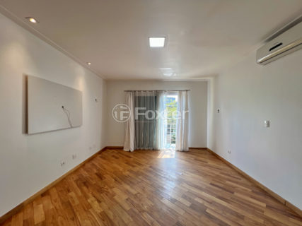 Image 37 - 1033797