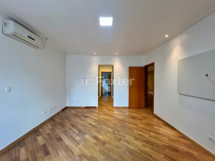 Image 38 - 1033797
