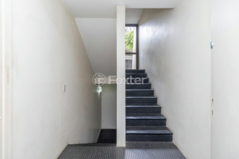 Image 30 - 1033820
