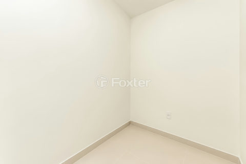 Image 23 - 1033826