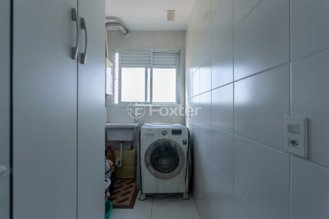 Image 8 - 1033833