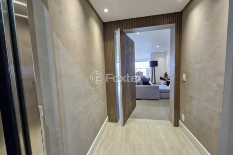 Image 17 - 1033843
