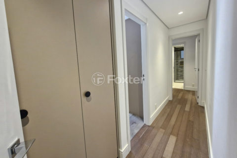 Image 32 - 1033843