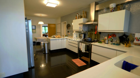 Image 12 - 1033852