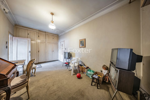 Image 44 - 1033882