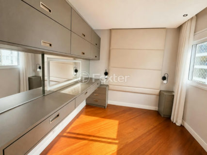 Image 11 - 1033890