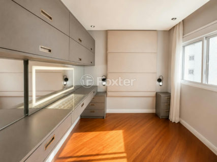Image 8 - 1033890
