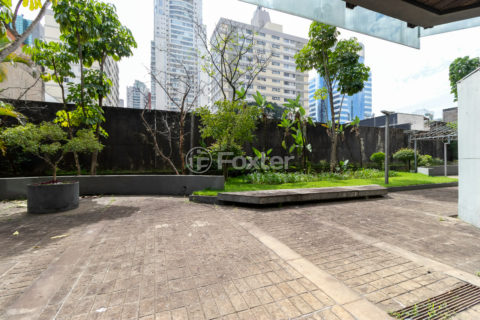 Image 12 - 1033893