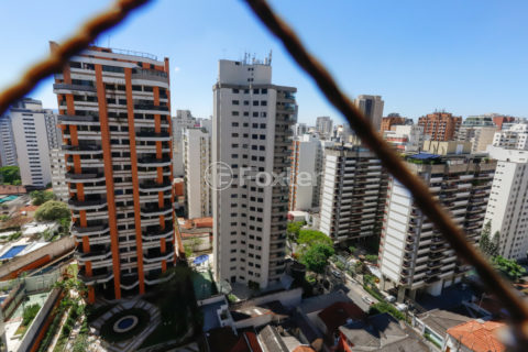 Image 15 - 1033894