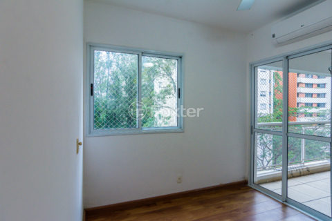 Image 7 - 1033895