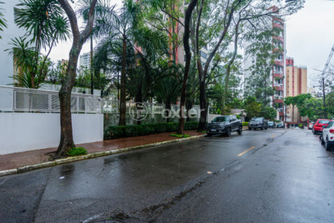Image 33 - 1033895