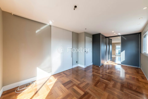 Image 29 - 1033911